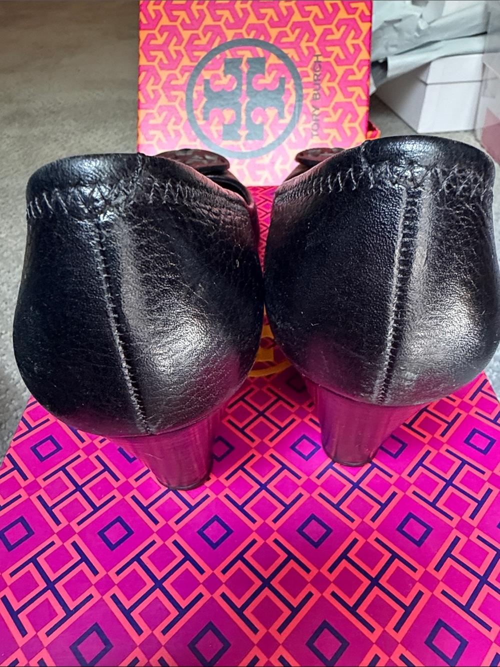 Tory Burch Women's Sally 2 Black Tumbled  Leather Peep Toe Wedges - Picture 11 of 11